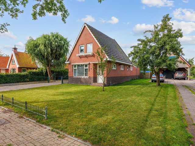 Van Akenwei 25, Siegerswoude