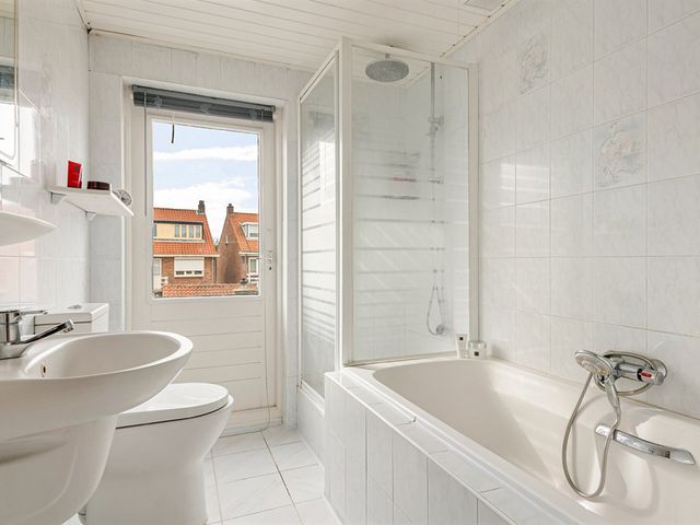 Kamperfoelieplein 25, Katwijk