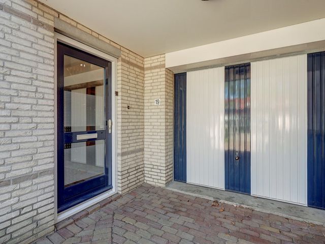 Stoop van Strijenstraat 19, Strijen