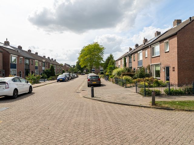 Chrysantenstraat 2, Wijk En Aalburg