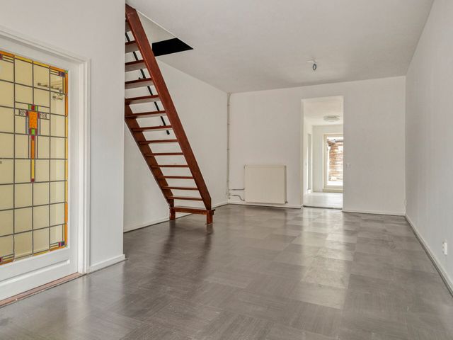 Middelharnissestraat 9, Schiedam