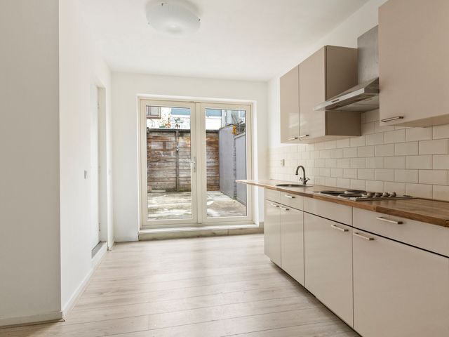 Middelharnissestraat 9, Schiedam