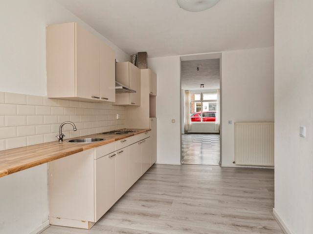 Middelharnissestraat 9, Schiedam