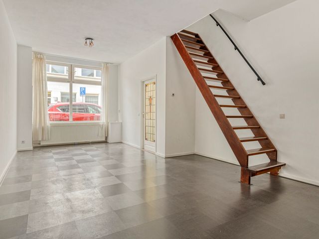 Middelharnissestraat 9, Schiedam