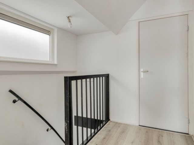 Middelharnissestraat 9, Schiedam