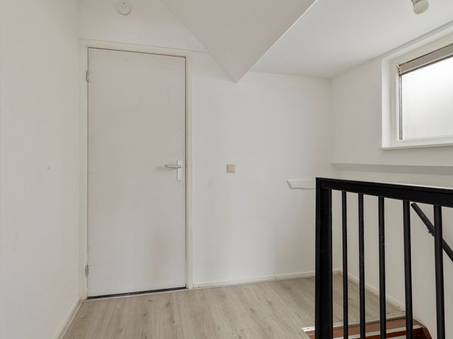 Middelharnissestraat 9, Schiedam