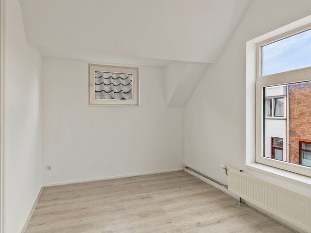 Middelharnissestraat 9, Schiedam