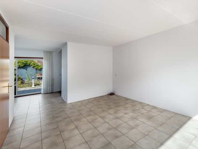 Pealskar 16, Joure