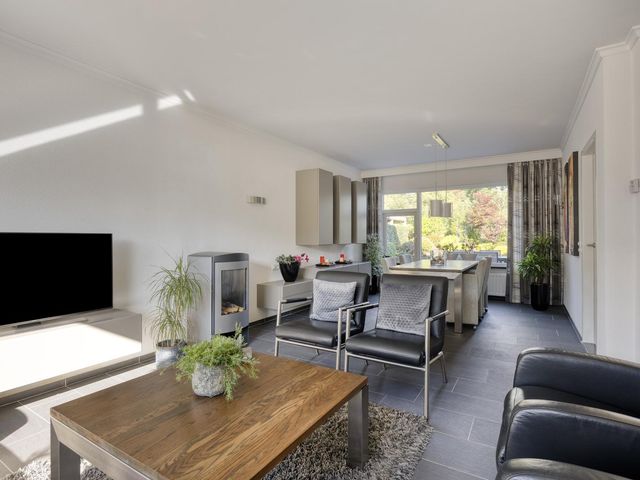 Gierelaar 82, Wouw