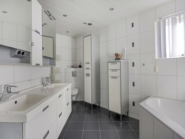 Gierelaar 82, Wouw