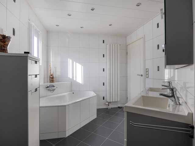 Gierelaar 82, Wouw