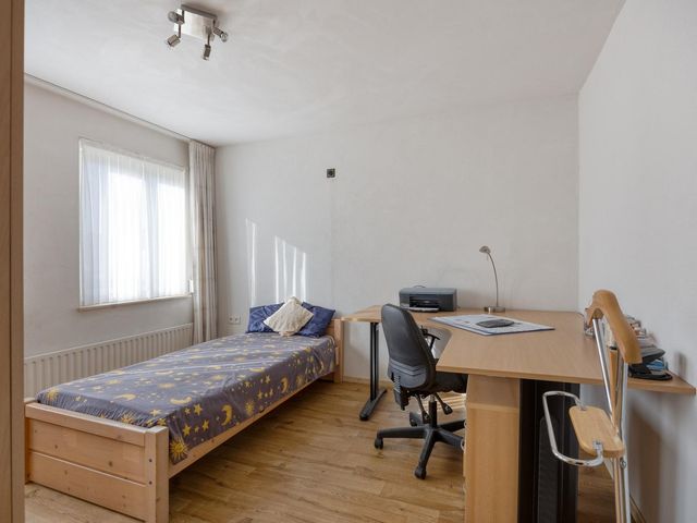 Gierelaar 82, Wouw