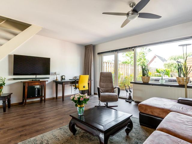Bosgouw 93, Almere