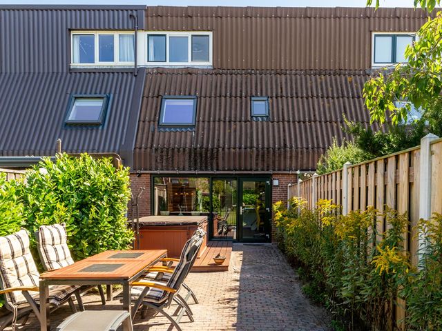 Bosgouw 93, Almere