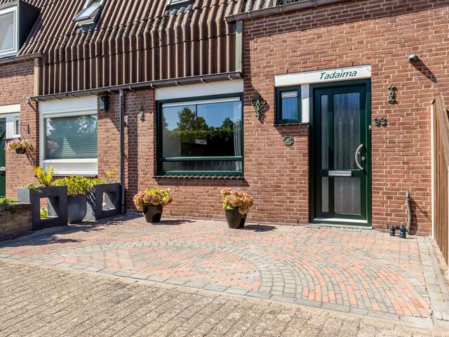 Bosgouw 93, Almere