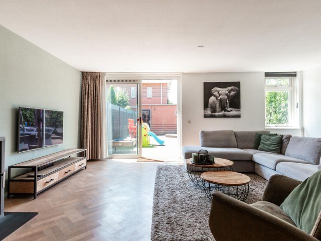 Abrikozenhof 27, Almere