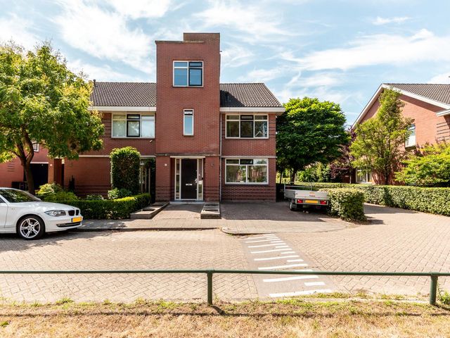 Abrikozenhof 27, Almere