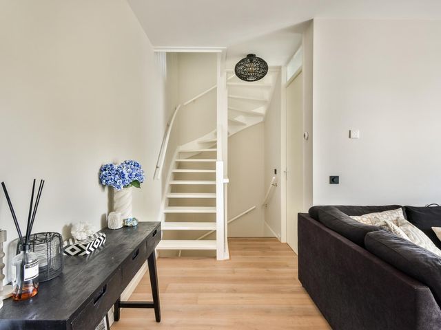 Emanzana 5, Amsterdam
