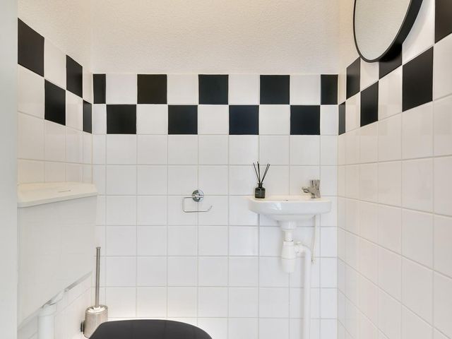 Emanzana 5, Amsterdam