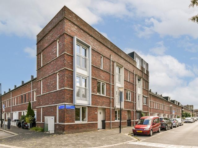 Emanzana 5, Amsterdam