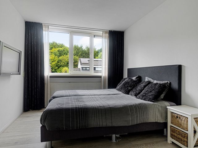 Karos 18, Hoorn
