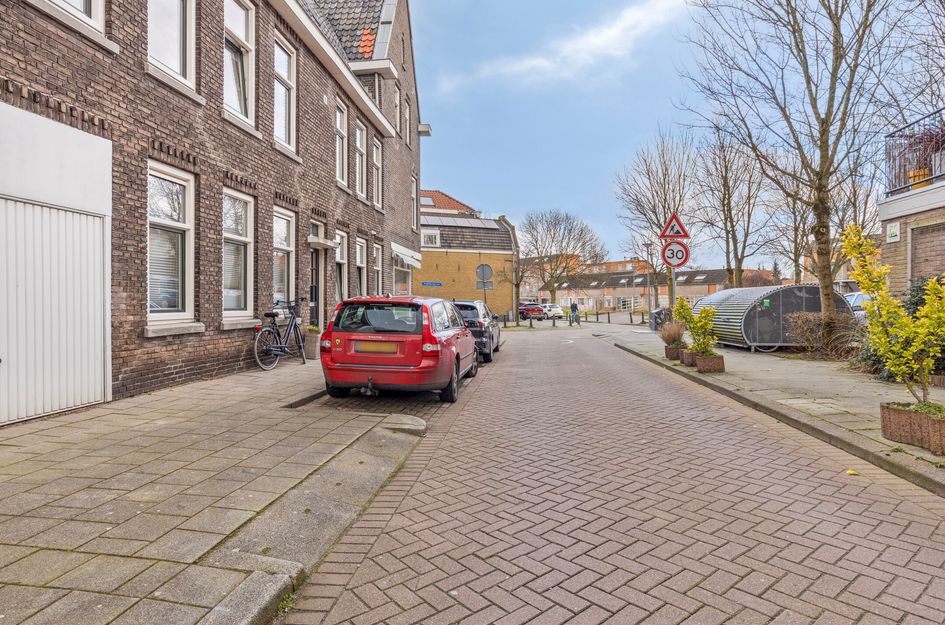 Zestienhovensekade 6