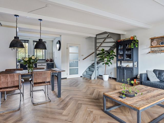Zestienhovensekade 6, Rotterdam
