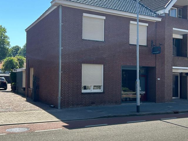 Biest 124, Weert