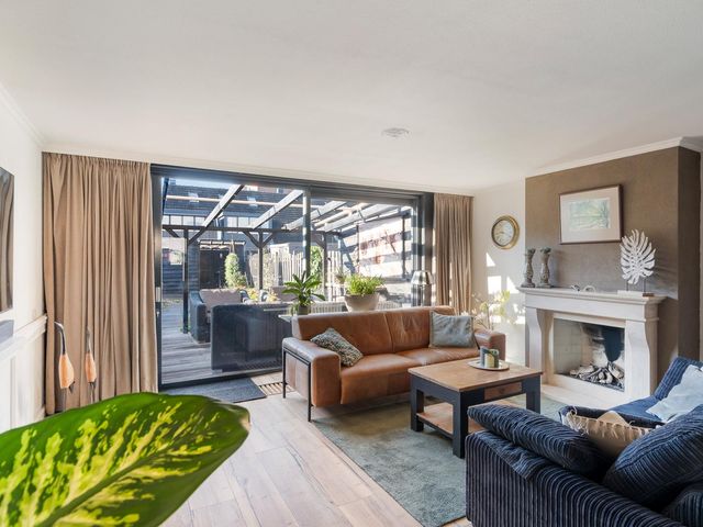 Douschans 6, Zoetermeer