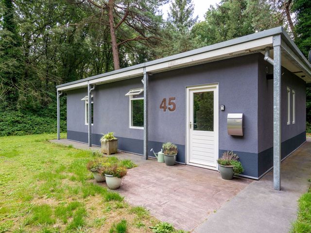 Boterpol 45, Wateren