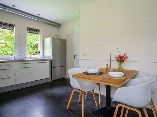 Boterpol 45, Wateren