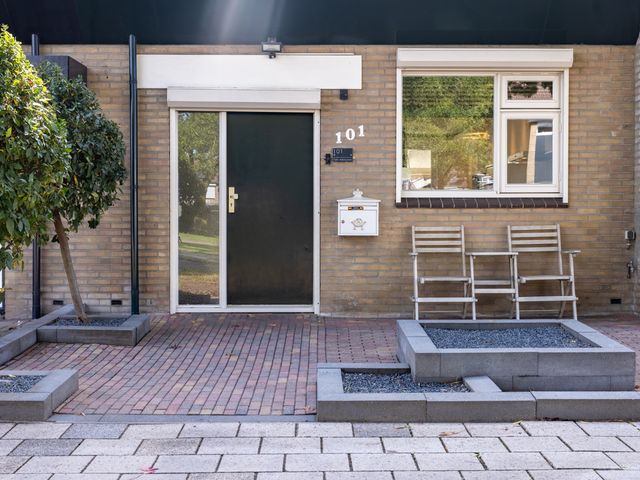 Grovestins 101, Almelo