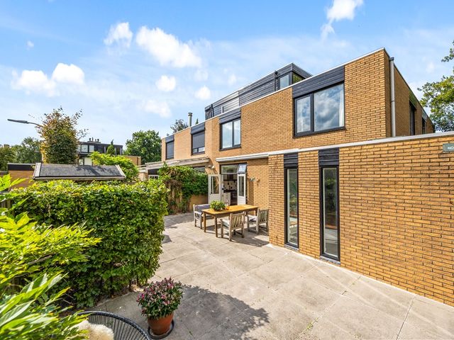 Rozentuin 252, Voorburg