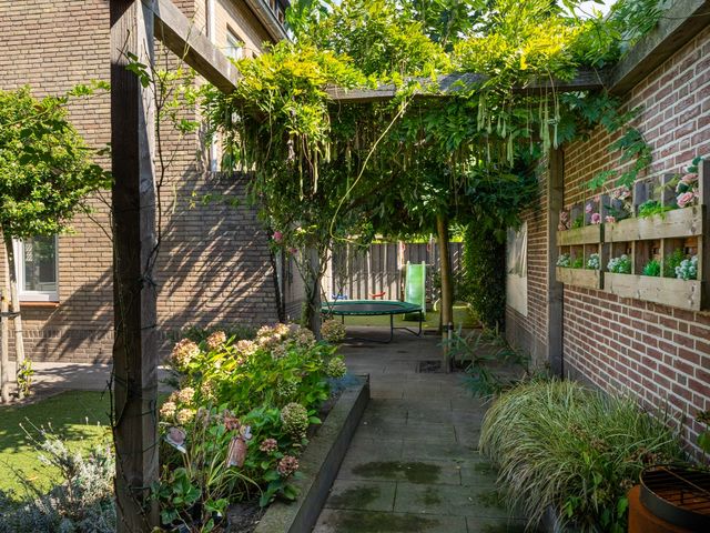 Burg Meijerstraat 15, Sprang-Capelle