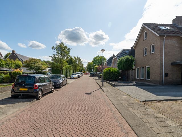 Burg Meijerstraat 15, Sprang-Capelle