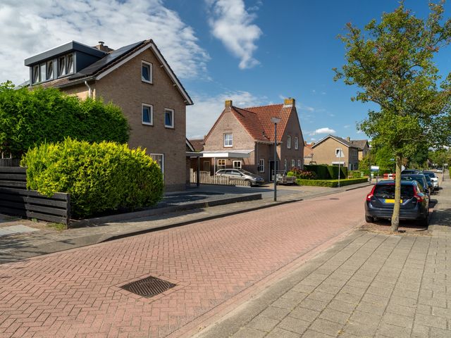 Burg Meijerstraat 15, Sprang-Capelle