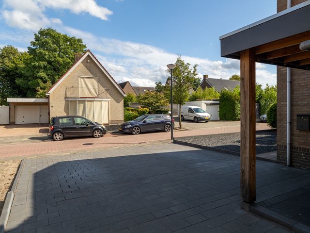 Burg Meijerstraat 15, Sprang-Capelle