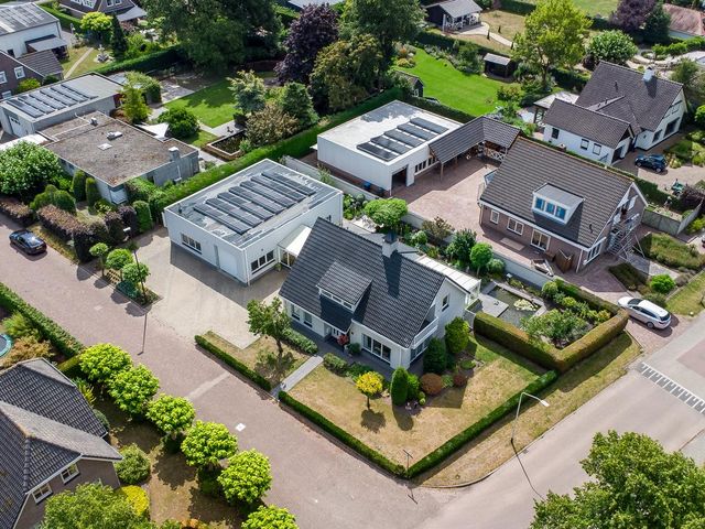 De Lange Meeten 2, Hoeven