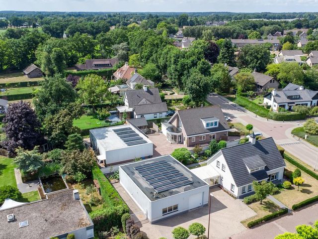 De Lange Meeten 2, Hoeven