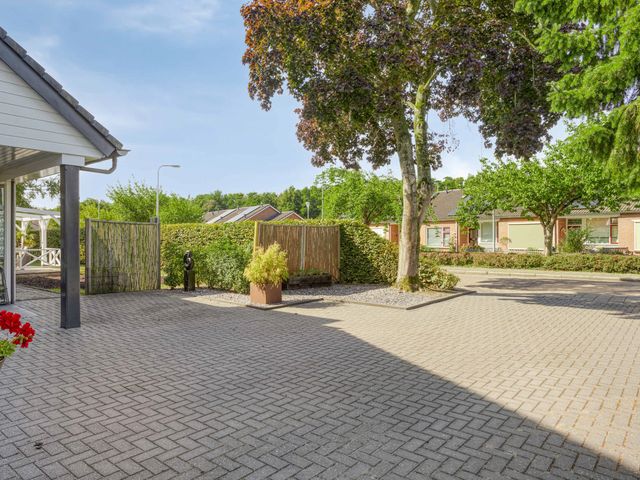 Joost Van Den Vondelstraat 1, Kesteren