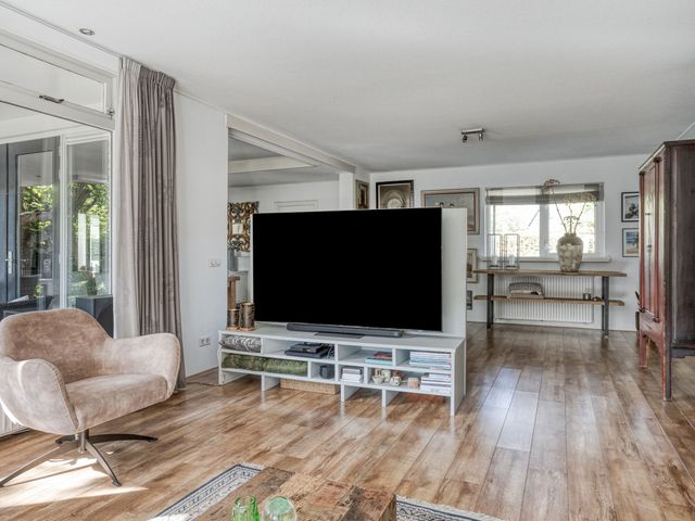 Joost Van Den Vondelstraat 1, Kesteren