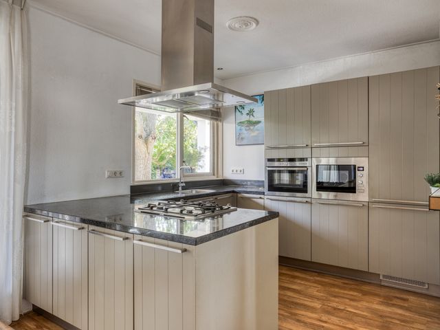 Joost Van Den Vondelstraat 1, Kesteren