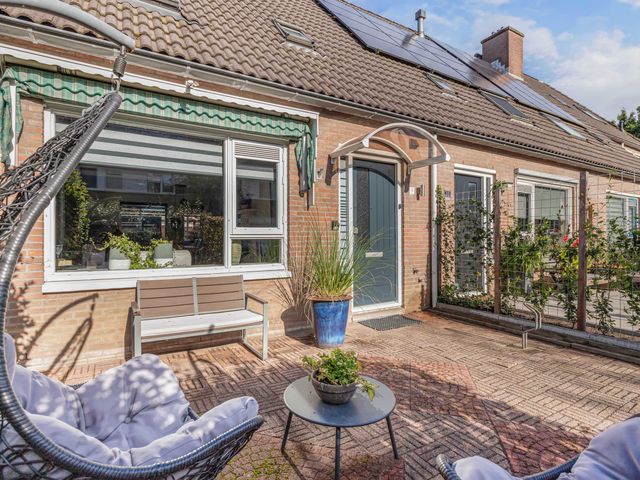 Warderhof 9, Emmeloord