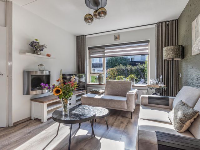 Warderhof 9, Emmeloord