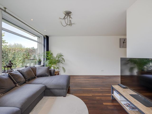 Sweelinckhof 8, Voorschoten