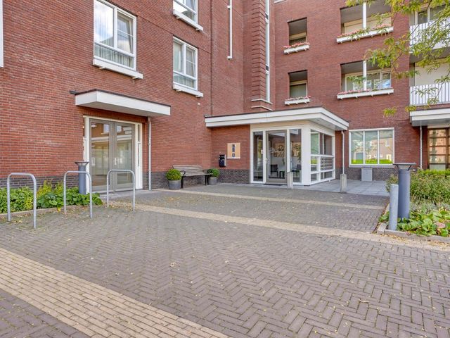 Tamboer 48, Best