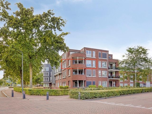 Tamboer 48, Best