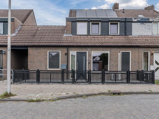 van Leeuwenhoekstraat 28, Hoogeveen