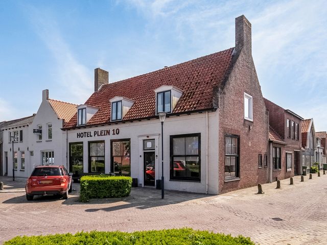 Dorpsplein 10, Zuidzande
