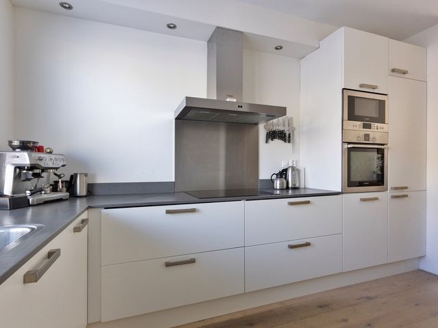 Ethekwini 56, Amsterdam